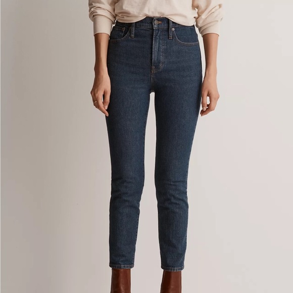 The Perfect Vintage Jean in Haight Wash - Picture 2 of 9